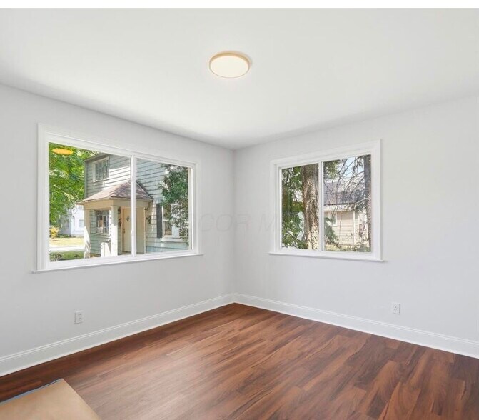 Building Photo - 658 Rhoads Ave