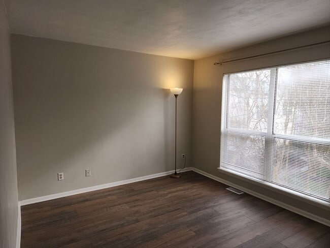 Building Photo - Wonderful 3 bedroom 1.5 bath Townhome in Williamsburg!