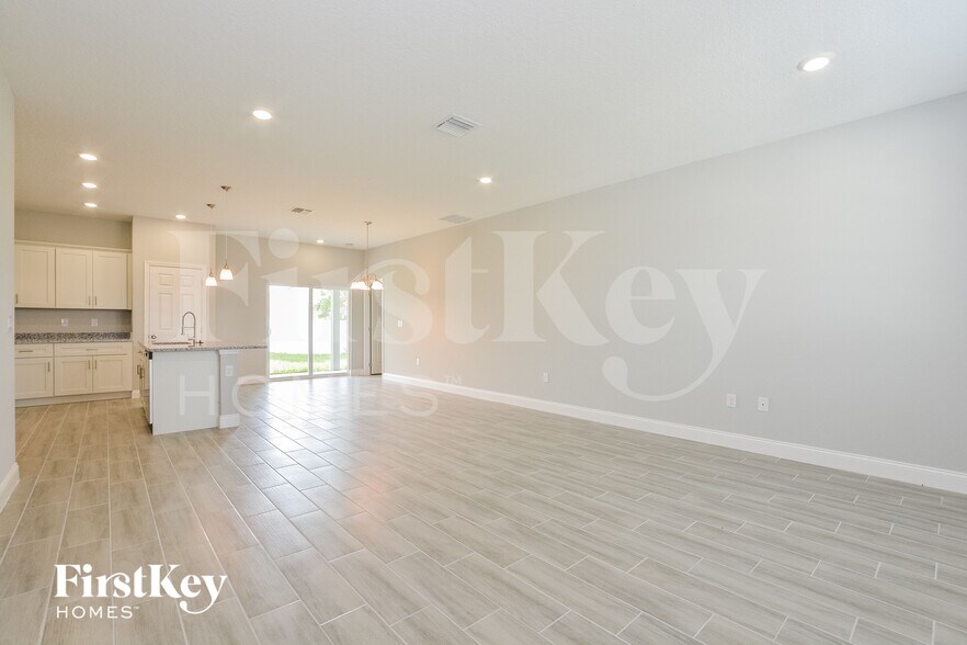 Building Photo - 308 Camellia Ct
