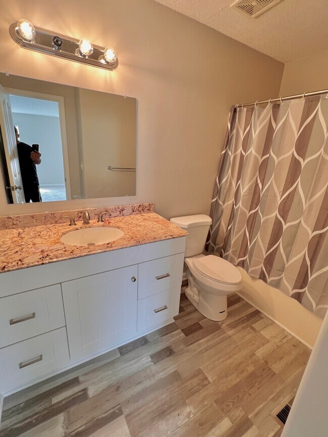 Building Photo - 6223 Cambridge Dr