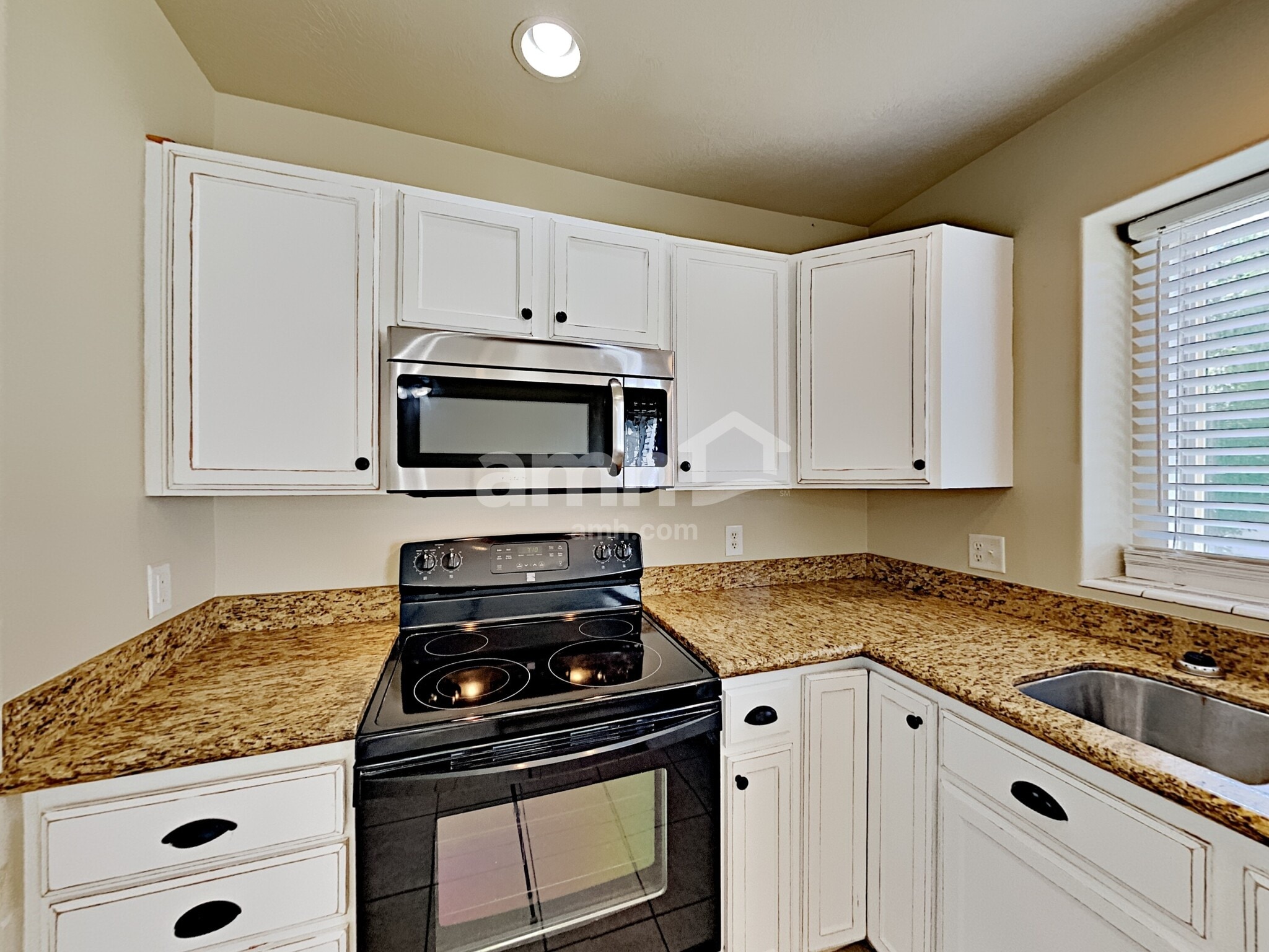 Building Photo - 6432 S High Bluff Dr