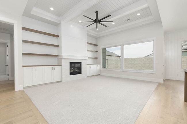 Building Photo - Stunning  4 bed | 3 bath | 3 car garage cu...
