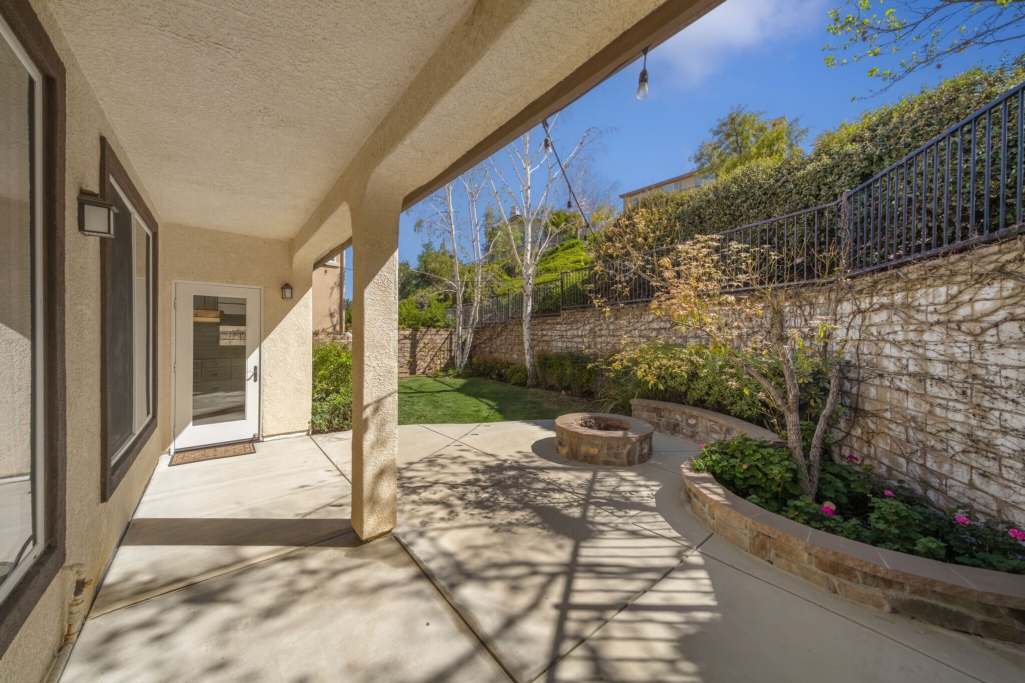 Building Photo - 25352 Avanti Ct