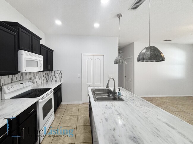 Building Photo - 11174 Savannah Landing Cir