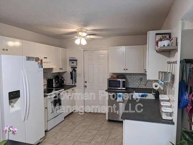 Building Photo - 155 Rachel Way