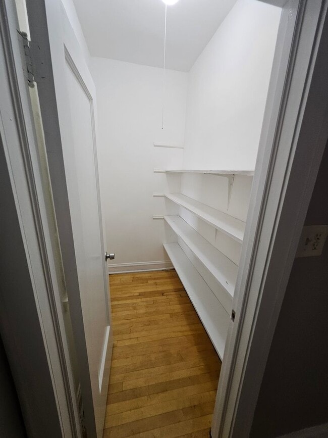 Building Photo - 6136 S Richmond St