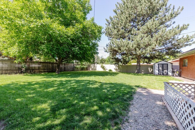 Building Photo - 564 E 700 N