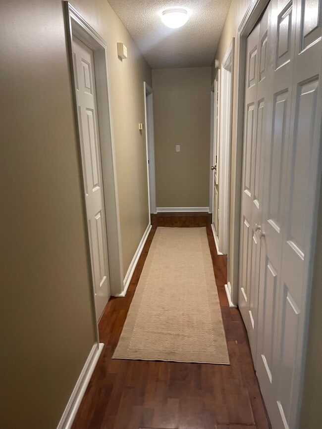 Building Photo - 3 bedroom 2 bath house