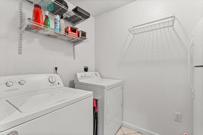 Building Photo - 535 W 19th St