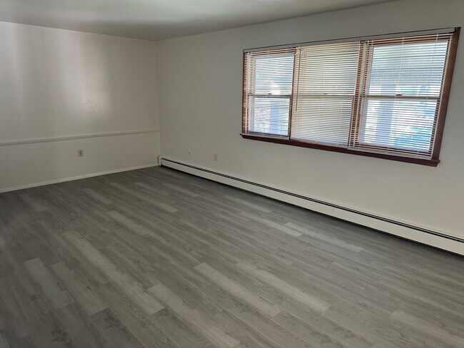 Building Photo - 1 Bedroom 1 bath 3rd floor unit in Boardman