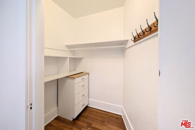 Building Photo - 942 Lincoln Blvd