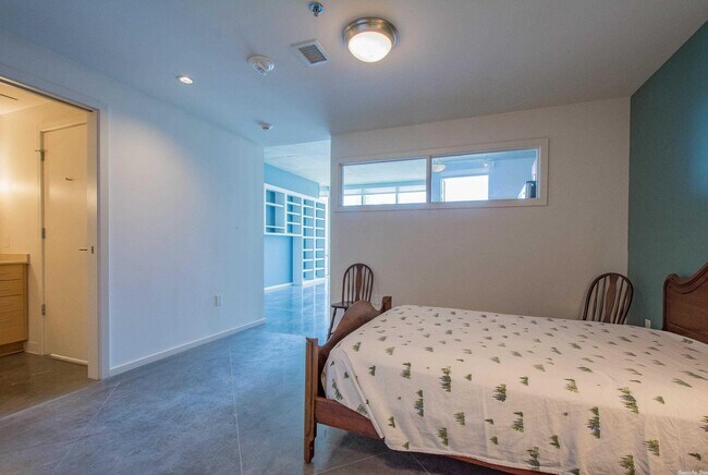 Building Photo - 315 Rock St