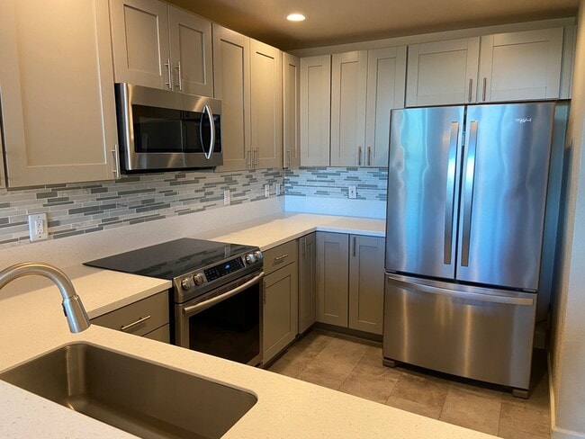 Building Photo - Beautiful Columbia Shores Condo Near Downtown Vancouver on the Columbia River