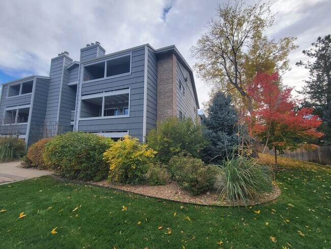 Building Photo - Fresh Boulder 1 Bedroom Condo for Rent with Pool, Tennis and Fitness Center in Hunter Creek