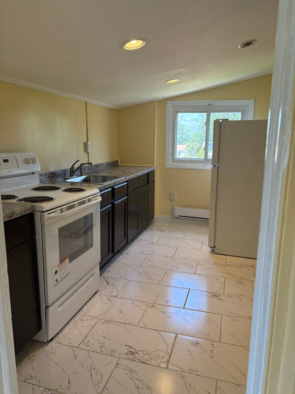 Building Photo - 1208 Daniels Ave
