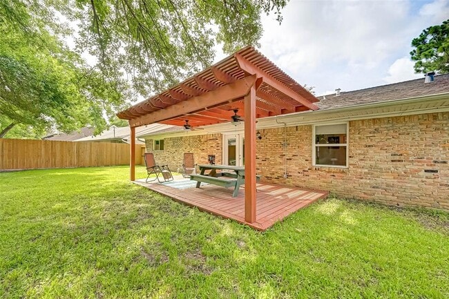 Building Photo - 5806 Cartagena St