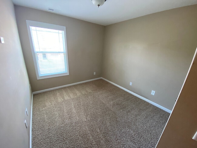 Building Photo - Room in Townhome on Keystone Park Dr