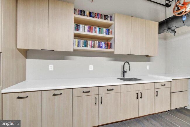 Building Photo - 1801 Market St