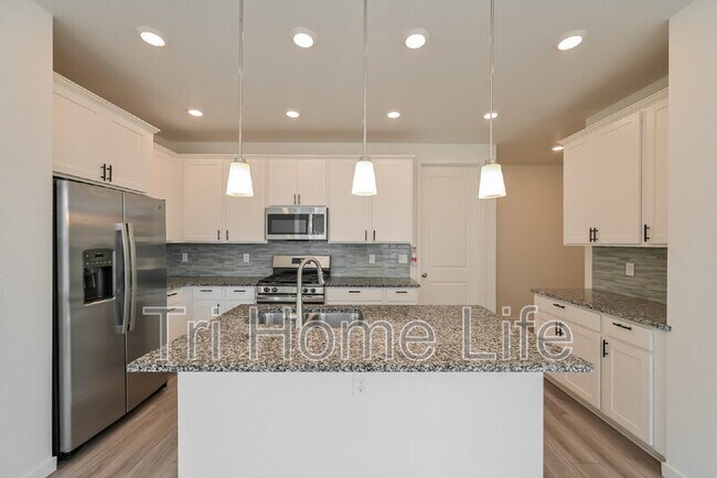 Building Photo - 17676 Olive St