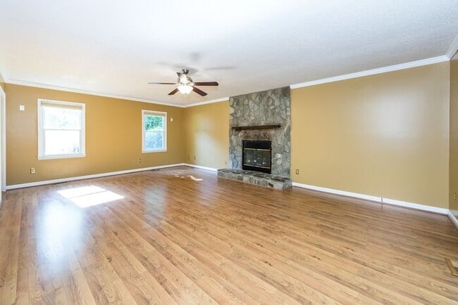 Building Photo - 3BD/1BA Home in Hickory