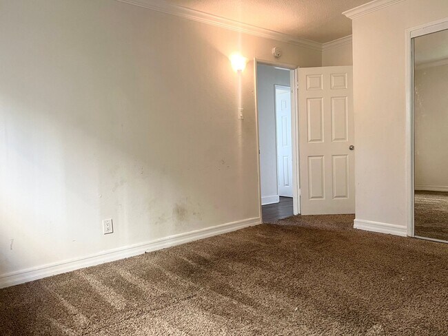 Building Photo - Bright 2 bed 1 bath in Pacific Beach