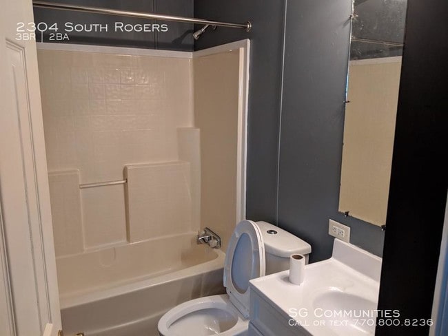 Building Photo - 2304 S Rogers St