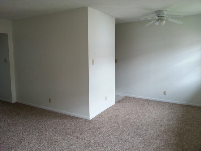 Building Photo - 1 bedroom, 1 bath condo in Coralville