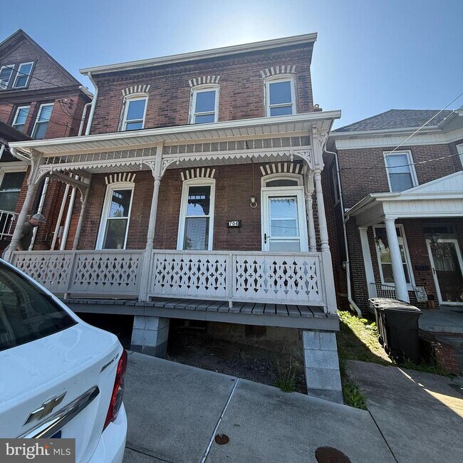 Primary Photo - 704 5th St