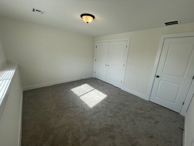 Building Photo - 5103/05 S Chase Ave