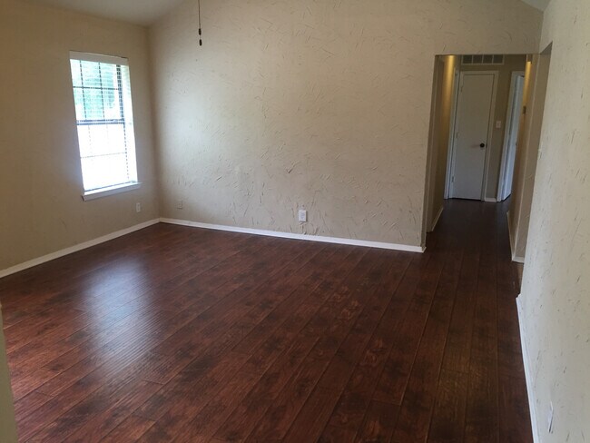 Building Photo - 3409 S Carolina Dr