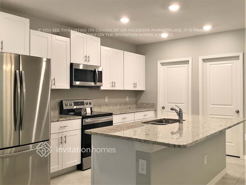 Building Photo - 11908 Miracle Mile Dr
