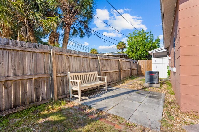 Building Photo - 327 Lee Ave