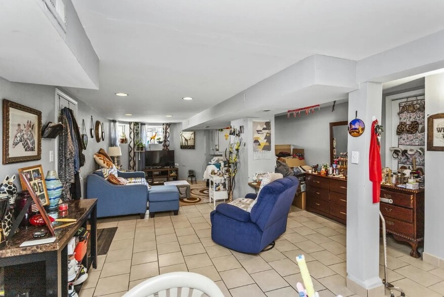 Primary Photo - 3508 W Diversey Ave