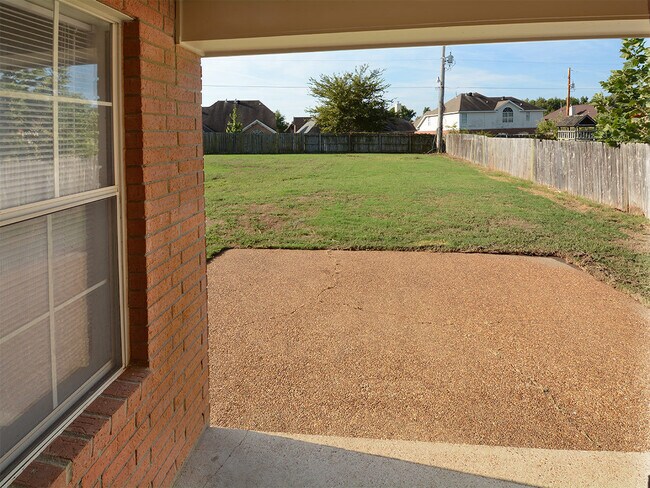 Building Photo - 3 Bedroom with Bonus Room, 2.5 Bathroom Ne...