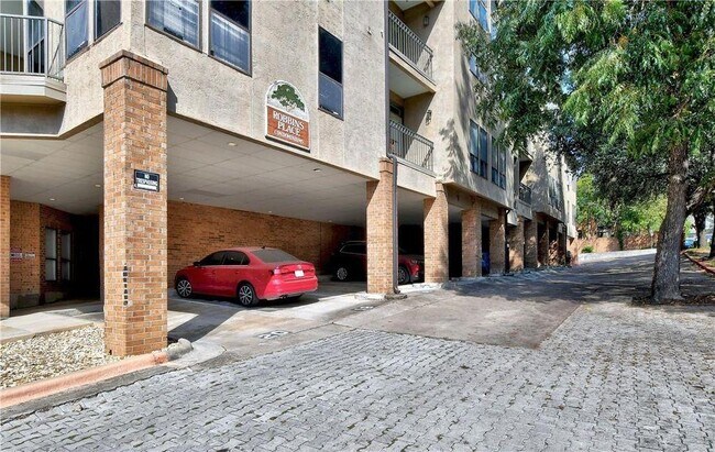 Building Photo - 1910 Robbins Pl