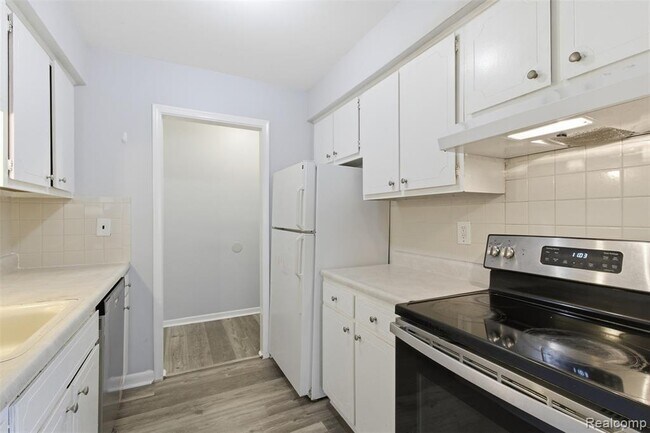 Building Photo - 39435 Van Dyke Ave