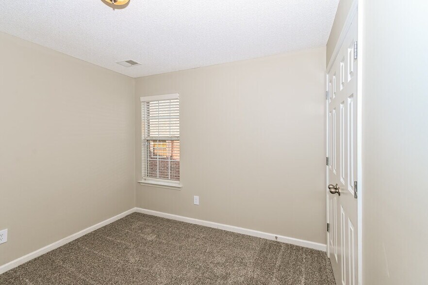 Building Photo - 1176 Warwick Pl