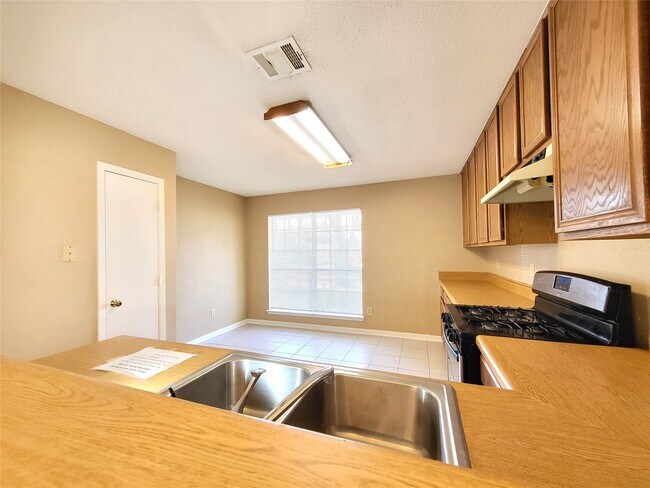 Building Photo - 16026 Barbarossa Dr