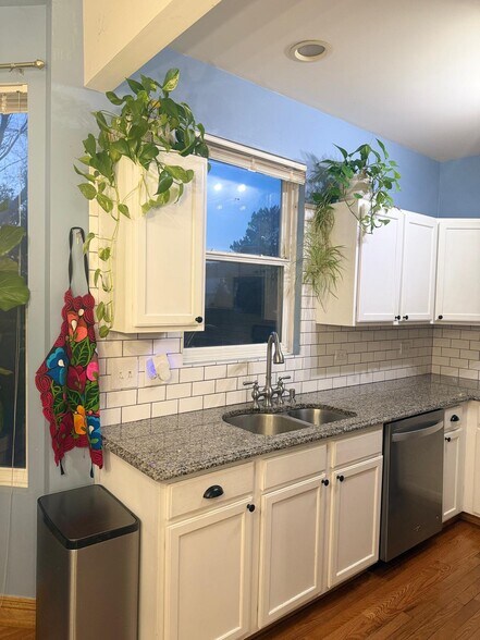 Building Photo - 1951 Spinnaker Ct