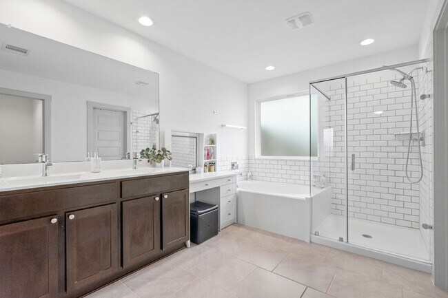 Building Photo - 29403 Ella Larchmont Ct