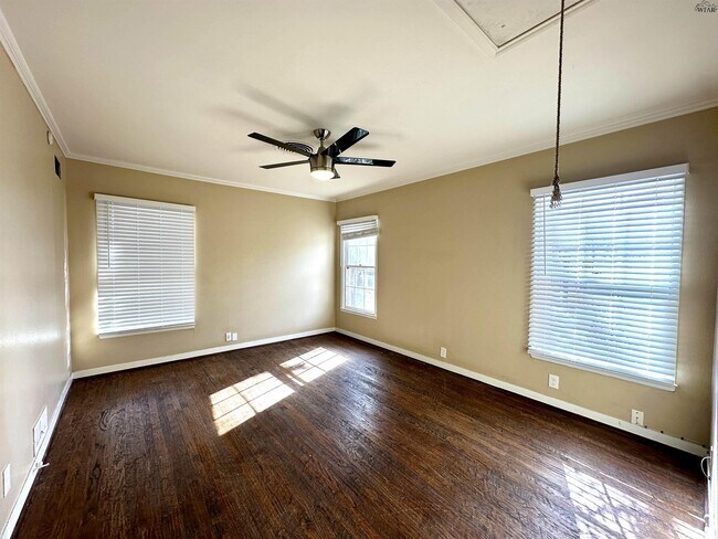 Building Photo - 2409 Ellingham