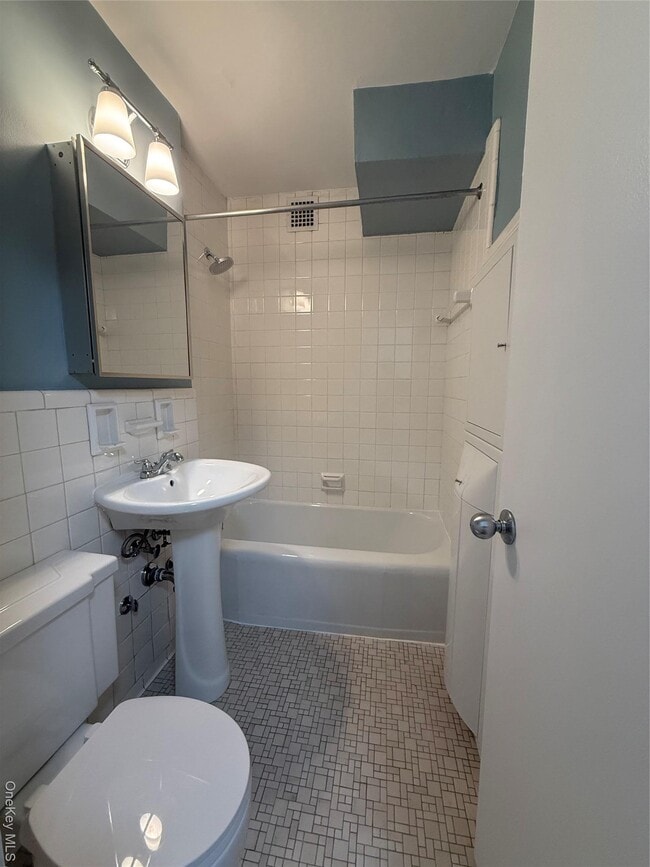 Building Photo - 220-55 46th Ave