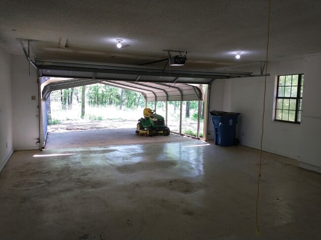 Building Photo - 606 Hillcrest Cir