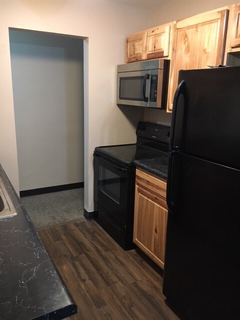 Building Photo - COUNTRY VIEW APARTMENTS