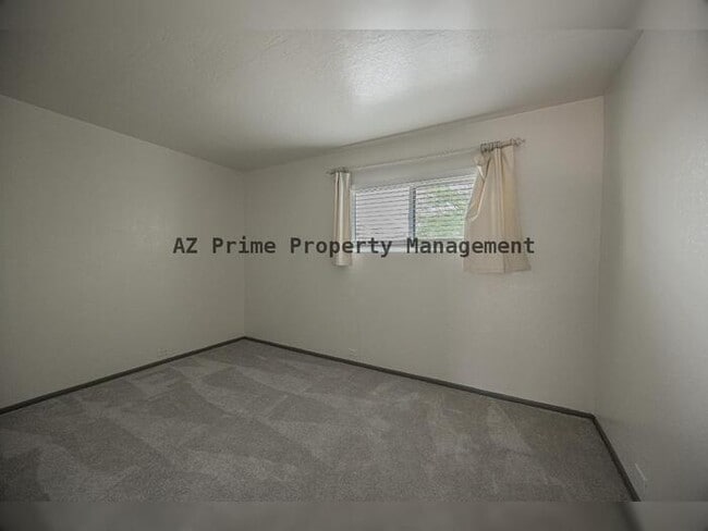 Building Photo - 4710 N 10th Pl