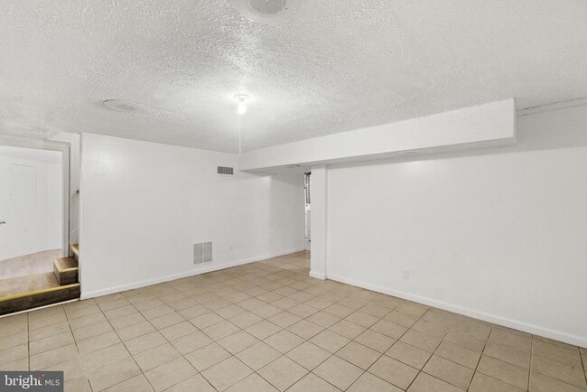 Building Photo - 45629 Frank Hayden Ln