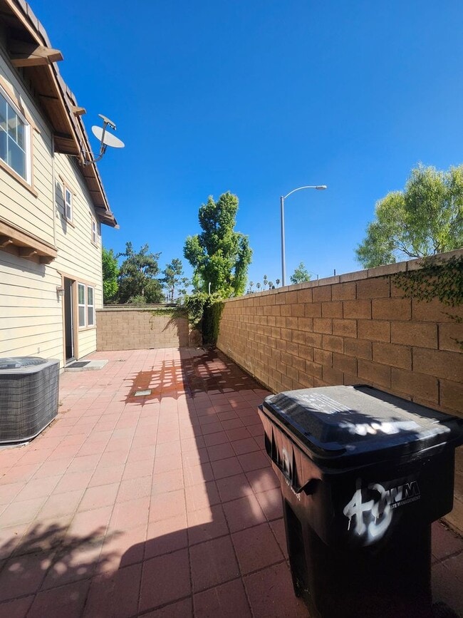 Building Photo - Chino 4 bedroom Beauty