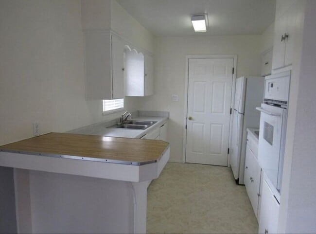 Building Photo - 1124 G St