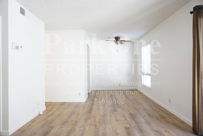 Building Photo - Well-Maintained 2-Bedroom Condo | Garage +...