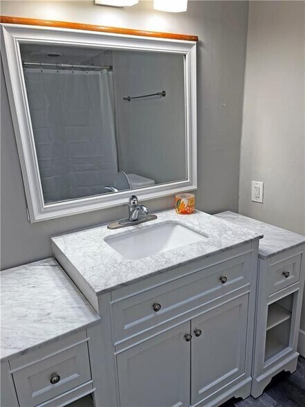 Building Photo - 346 Carpenter Dr NE